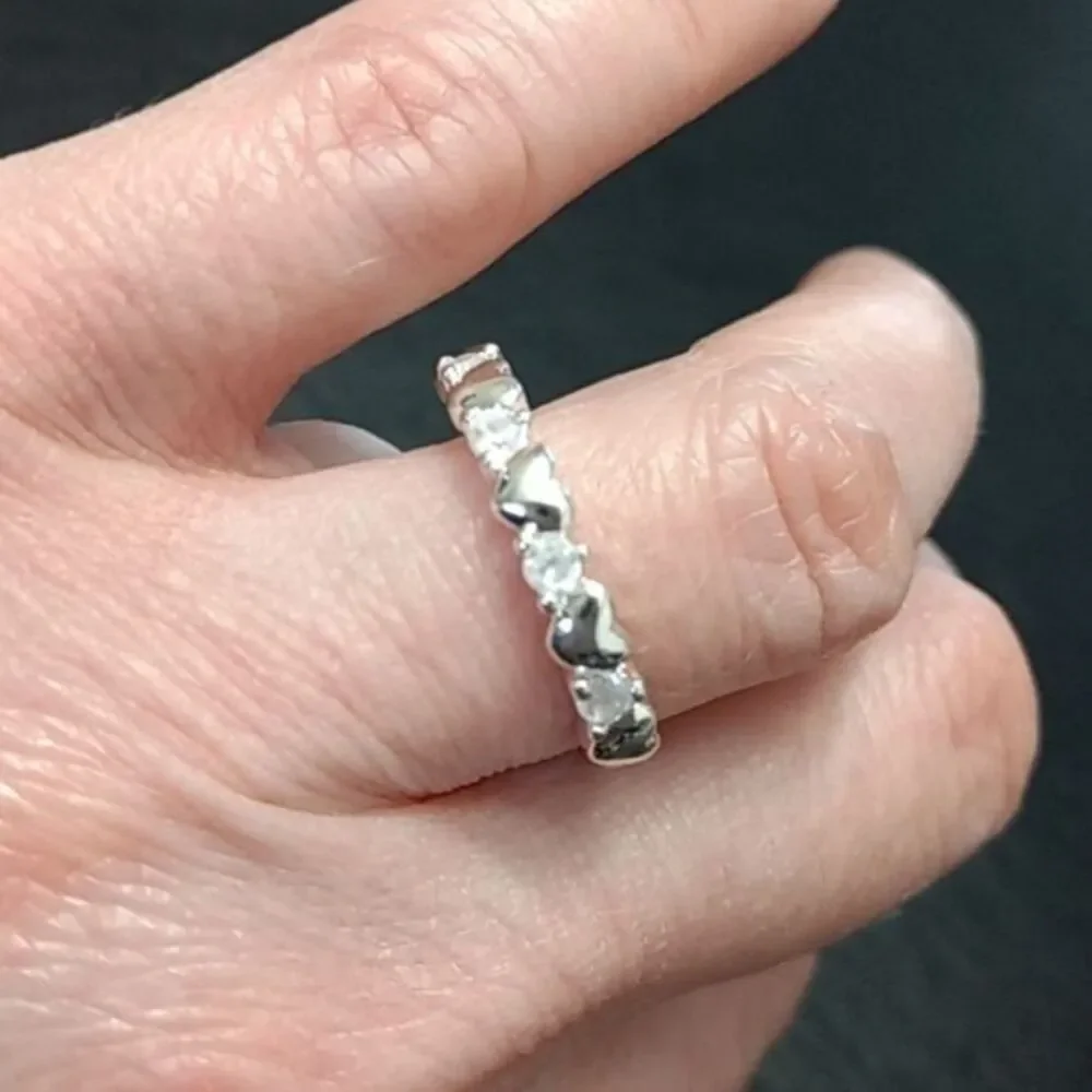 Silver tone heart and rhinestone ring size approx 7.5